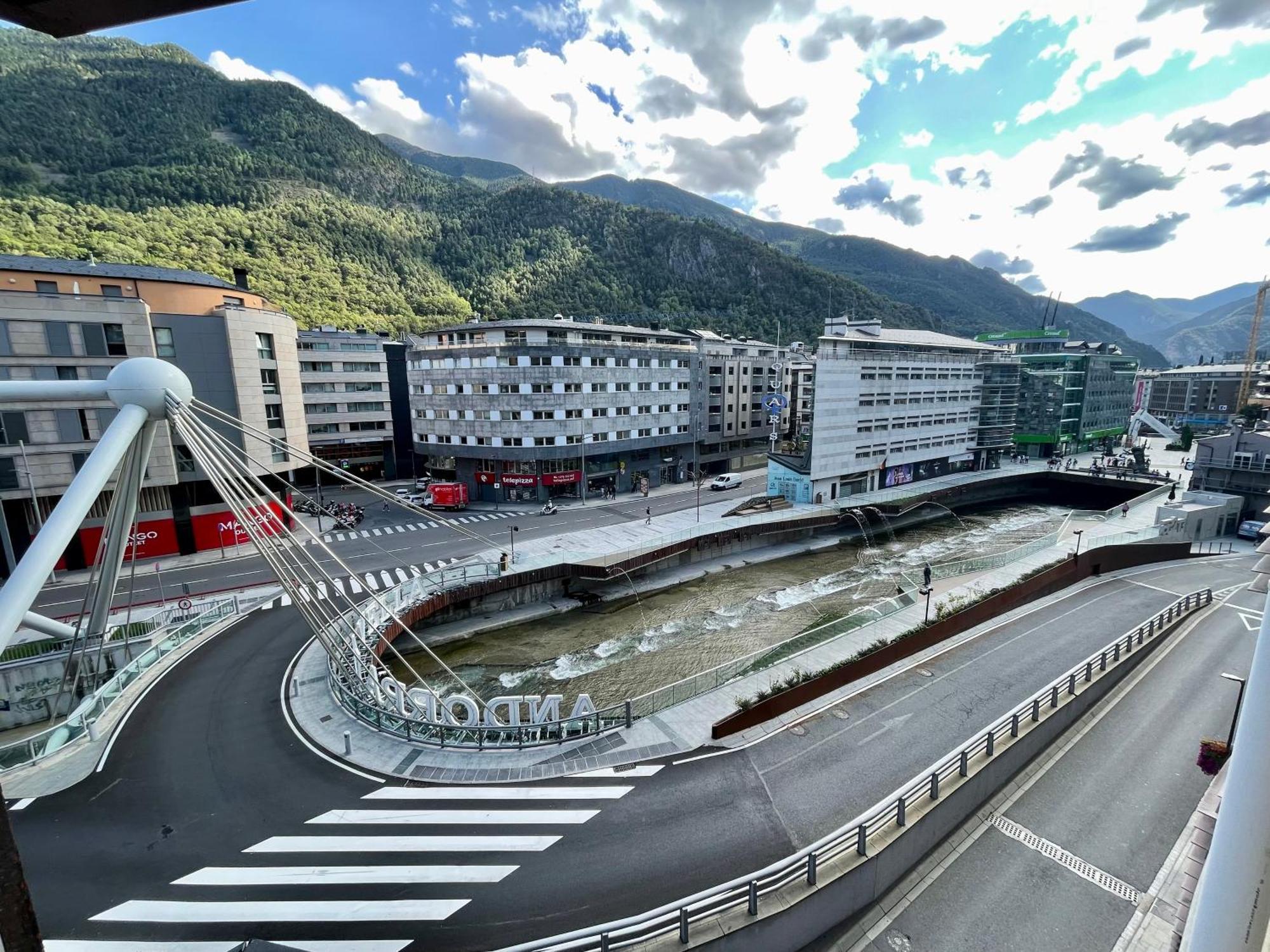 Apartamento En El Centro De Andorra La Vella Con Parkingアパートメント エクステリア 写真
